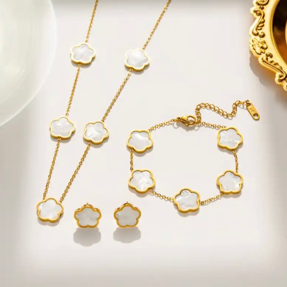 3 piece Gold & White Clover Jewelry Set